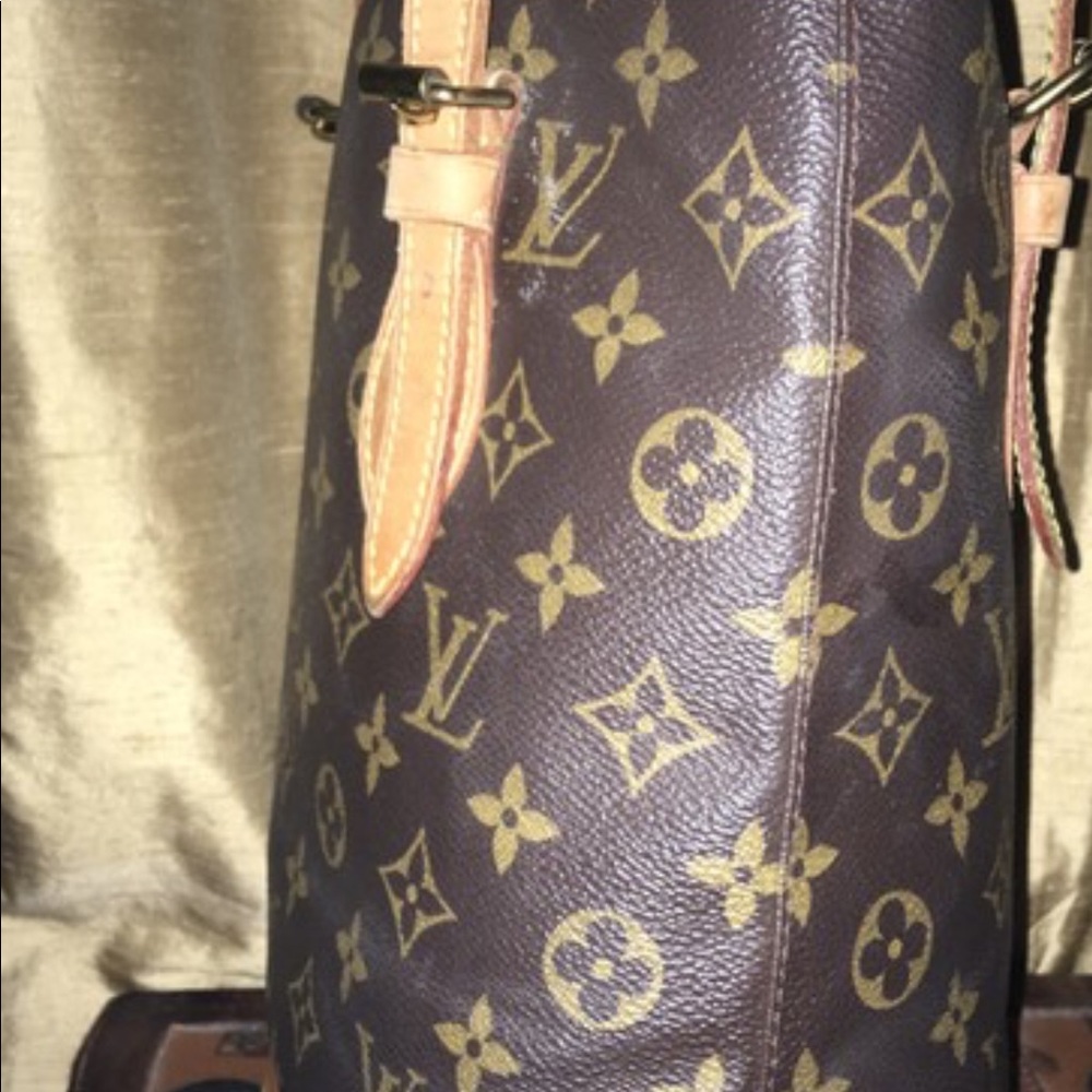 Louis Vuitton
Bucket pm Monogram Shoulder Bag - Picture 7 of 12